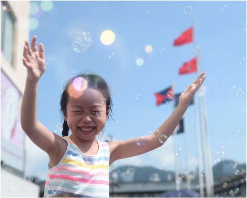 今日至周五有短暫陽光,一兩陣驟雨。氣溫27至31度。 資料圖片