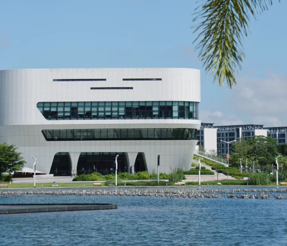 珠海好去处2024 | 5. 金湾华发商都 附近有珠海最大最美的图书馆。（图片来源：小红书＠吖梓zi）