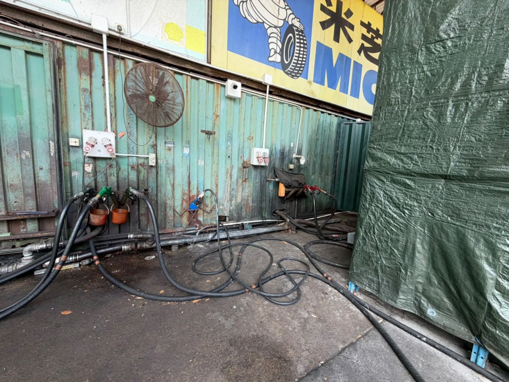 涉案非法油站位於打鼓嶺文錦渡路。