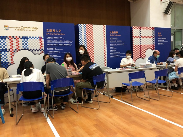 香港大學附屬學院現場報名情況
