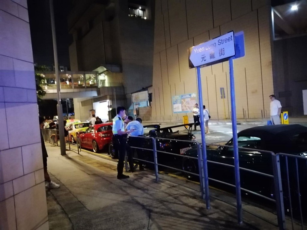 警方在元龍街調查。fb：中港改車斗陰影片關注組