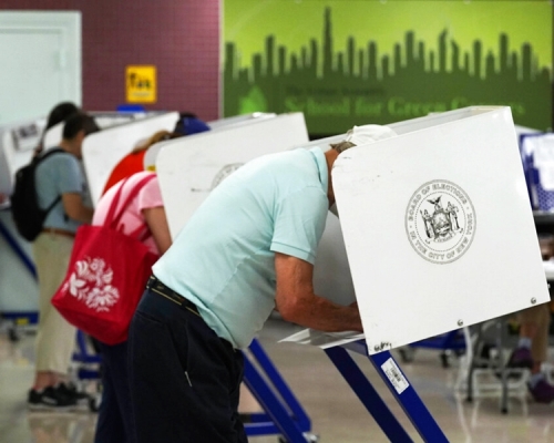 首次引入排序選擇投票機制的紐約市長初選，點票工作陷入大混亂。AP圖片