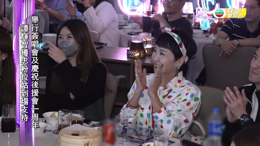較早前譚輝智舉行黑膠碟簽唱會兼慶祝後援會組成一周年粉絲聚會，他的頭號忠粉狄波拉亦有現身。