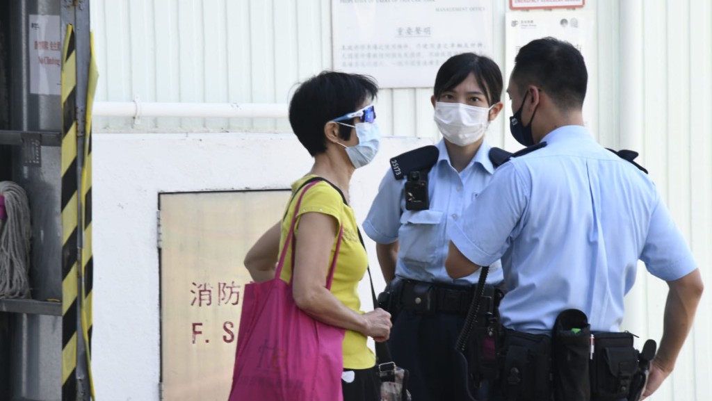 死者一名女親友到場。