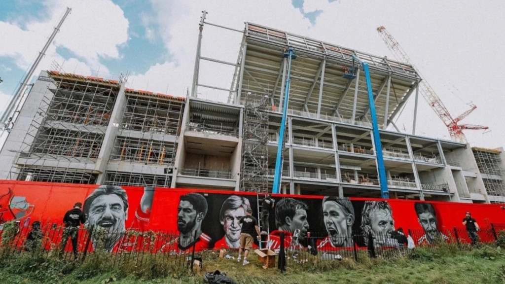 紅軍傳奇前鋒的壁畫正在動工，預計於二三至二四年球季前完工。網上圖片