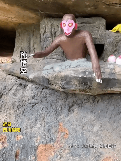 四川大叔花16年耗¥2千万打造“忆西游”主题公园，魔性雕塑惹追捧。21世纪经济网/腾讯网