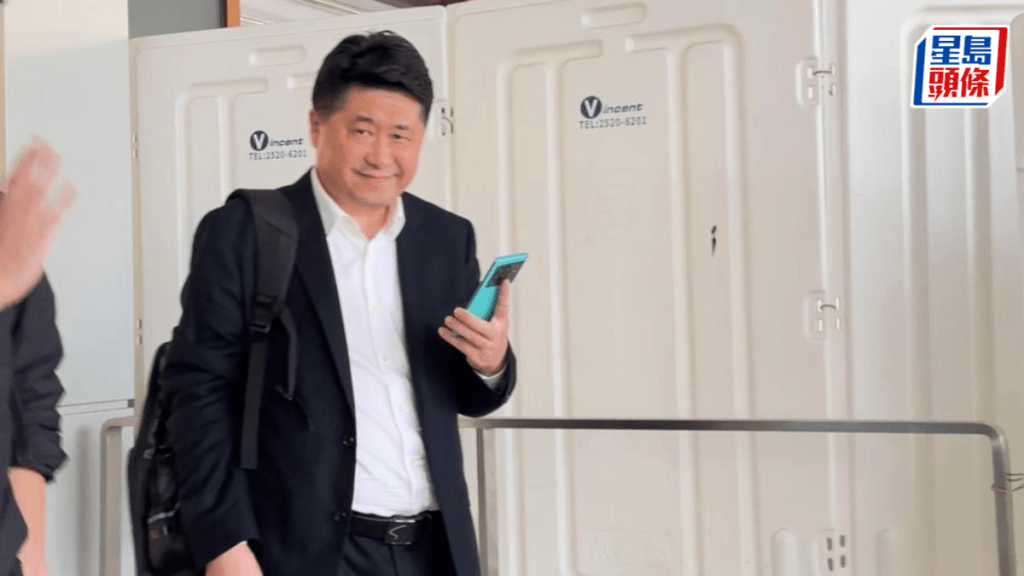 54歲男內地商人韋德恩（Wei Deen）否認企圖強姦及非禮罪受審。