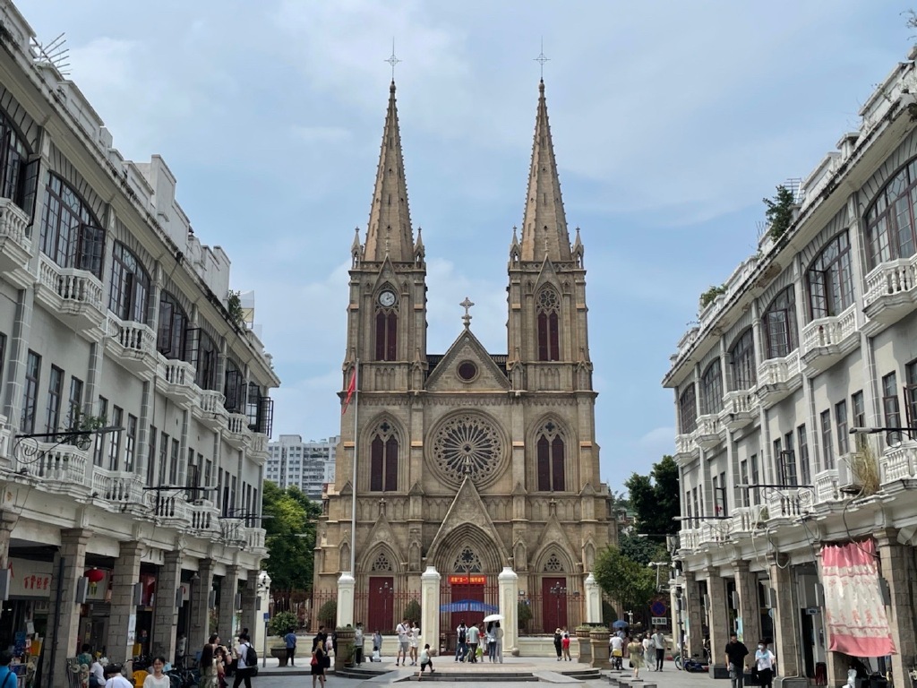 广州圣心大教堂有百年历史。