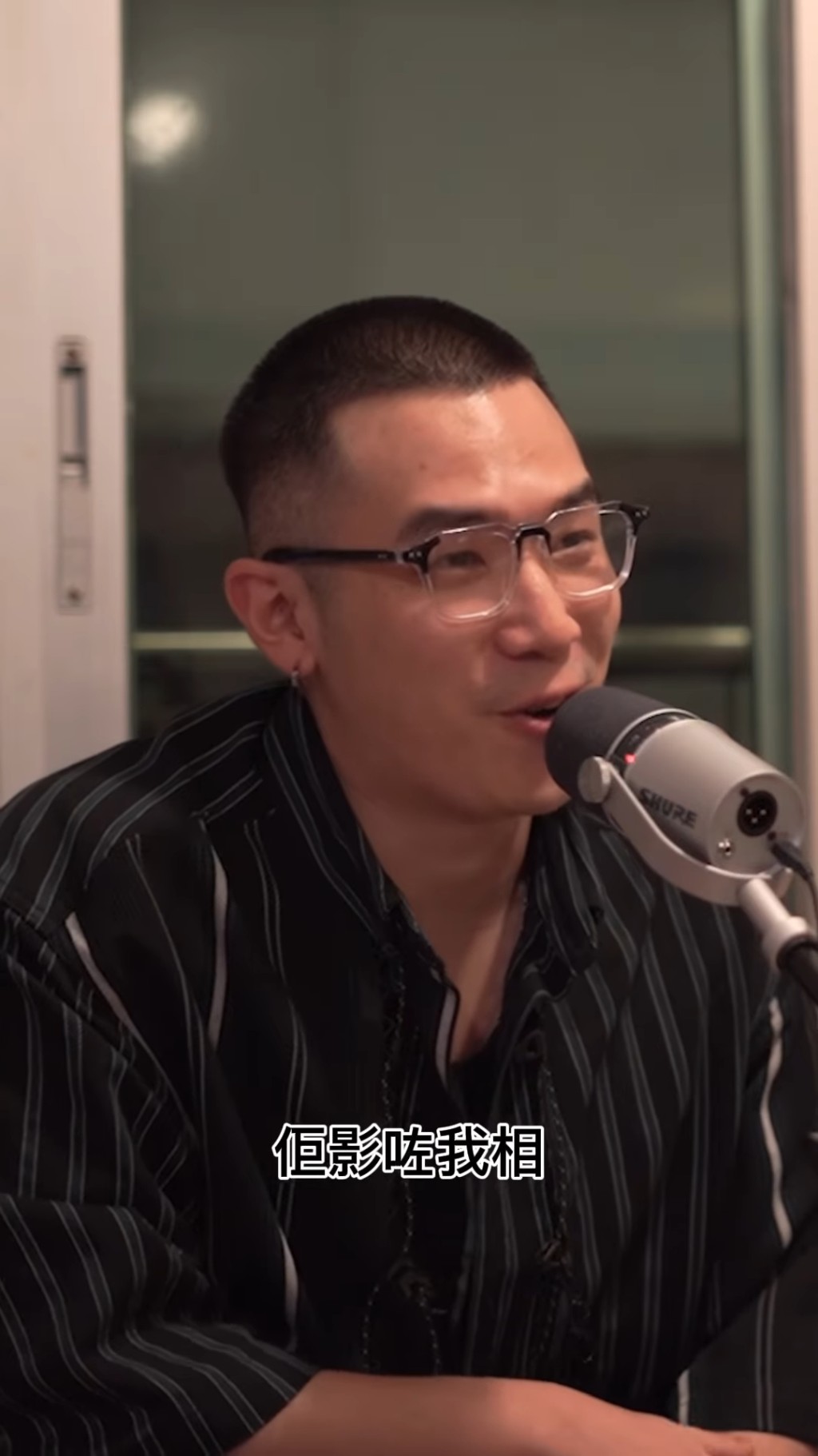 姜卓文又說:「咁佢問我『你得唔得呀?』跟住我就除褲,坐喺電腦前,結果佢影咗我相。第二日返學就唔同晒啦,佢send晒出去啊,呢啲先叫丟臉呀嘛!」 姜卓文又說:「咁佢問我『你得唔得呀?』跟住我就除褲,坐喺電腦前,結果佢影咗我相。第二日返學就唔同晒啦,佢send晒出去啊,呢啲先叫丟臉呀嘛!」