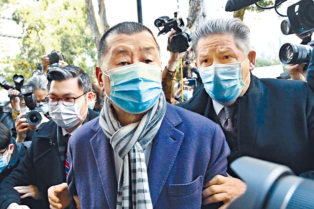黎智英被控兩項串謀勾結外國或境外勢力危害國家安全罪，以及一項串謀刊印及複製煽動刊物罪。