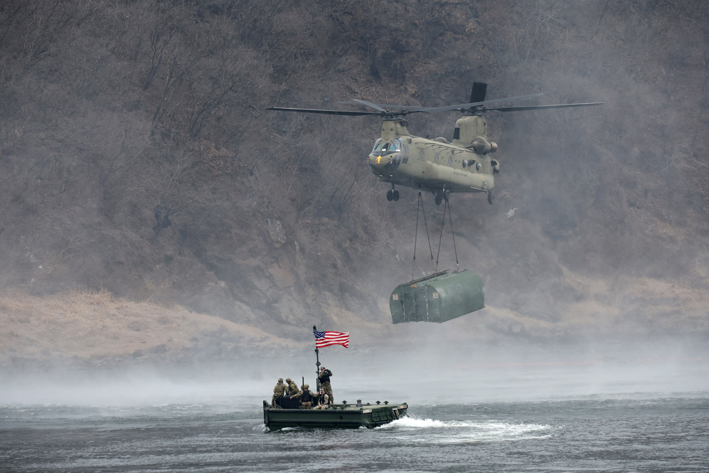 美韓「自由護盾」聯合演習登場，圖為去年軍演畫面。路透社