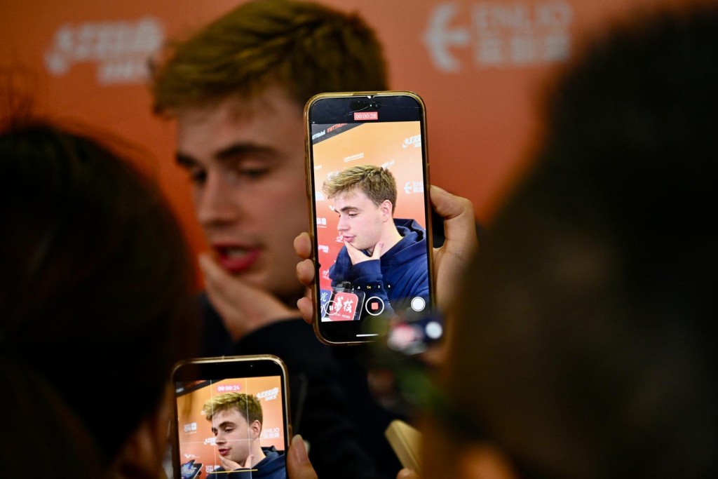 摩加特在赛后见记者时谈到王楚钦受伤。苏正谦摄 摩加特在赛后见记者时谈到王楚钦受伤。苏正谦摄