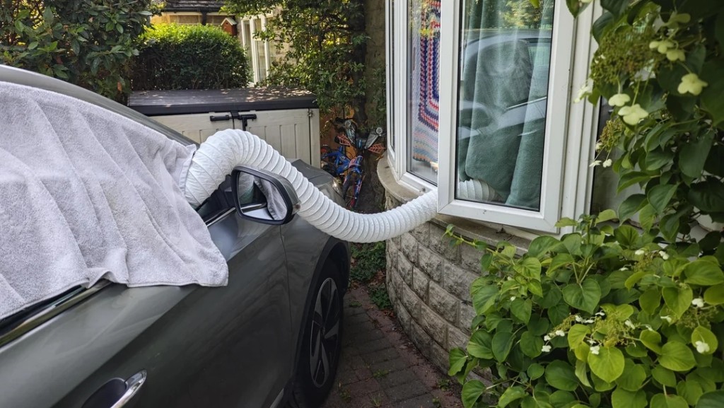 世紀熱浪︱英國車主難忍室內高溫 軟喉駁中國電動車冷氣引入屋 成功降溫10度。Reddit 圖片