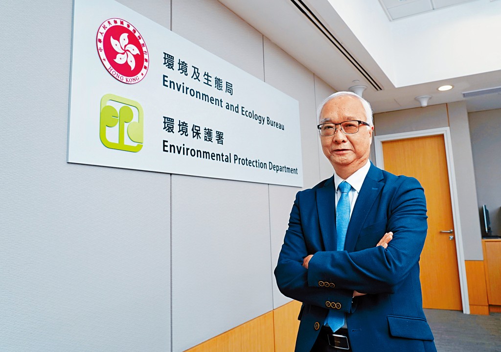 谢展寰指不会制订何时推行垃圾收费的时间表和硬指标，但必定会在掌握社会的接受程度，待气氛成熟才考虑推行。