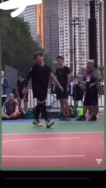 由正面來看的確似姜濤。
