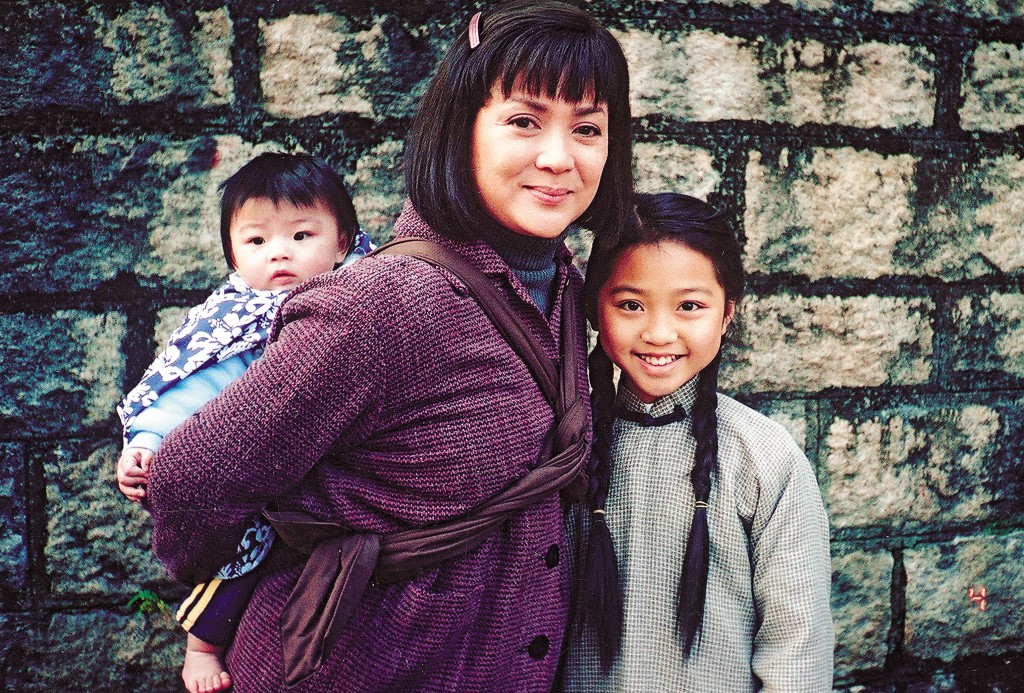 右边的小童星就是林颖彤。