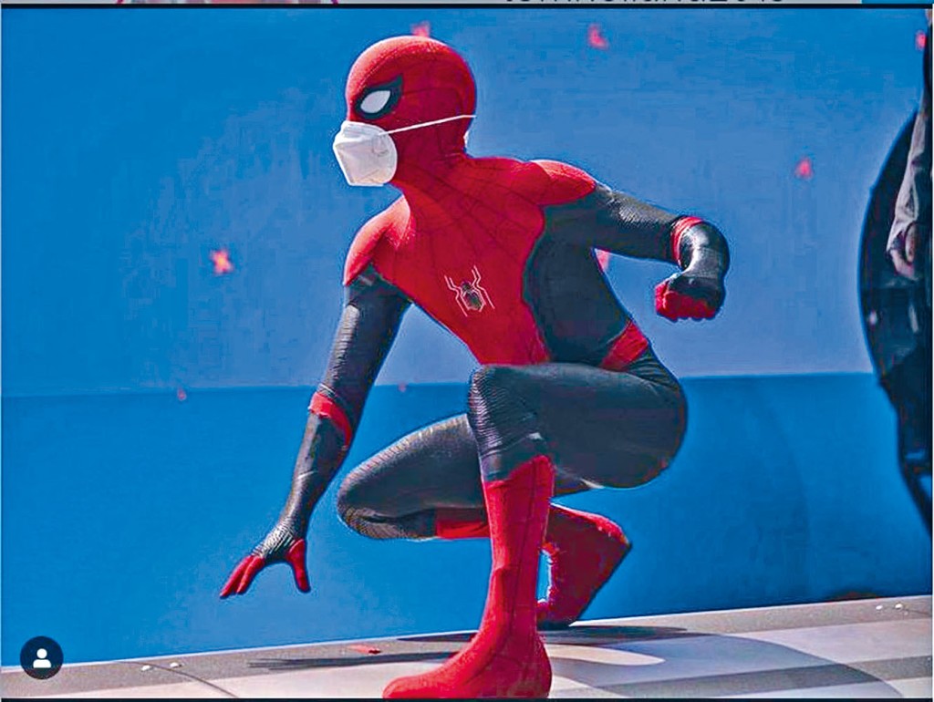 ■汤姆贺伦在社交网公开新「蜘蛛侠」造型照，竟戴上了口罩。