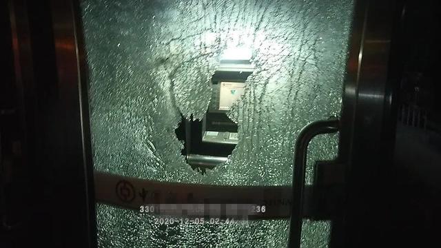 防護艙也被破壞。網圖