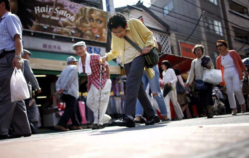 日本進入超高齡社會，老化率全球最高，獨居長者孤獨死頻傳。美聯社