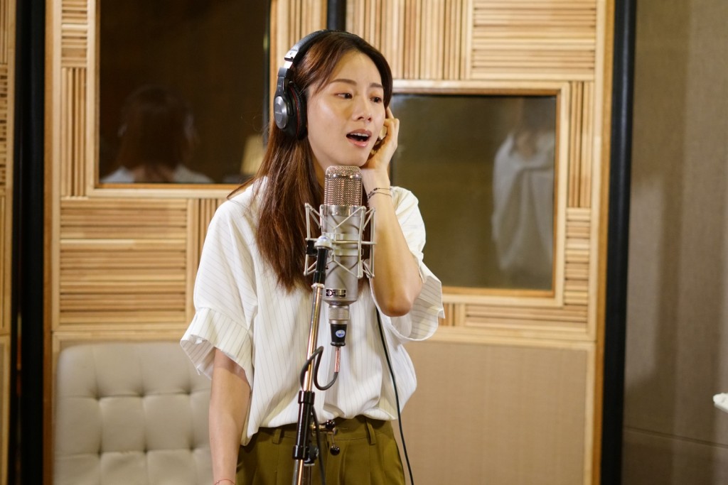 鄧麗欣更寫下一首同名歌曲向Lo Lo致敬。