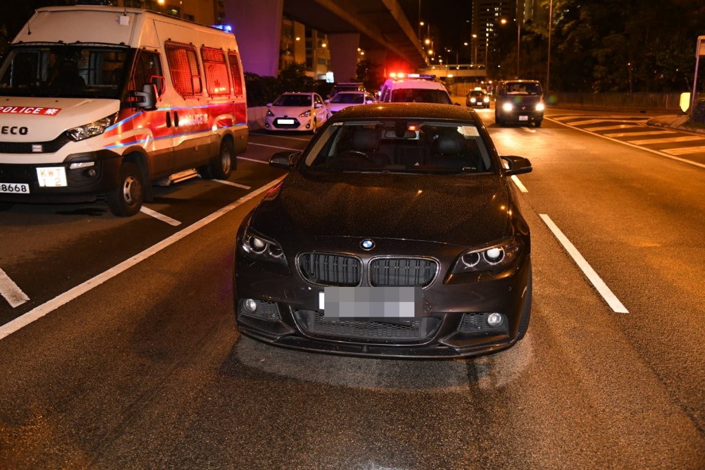 其中一輛涉車寶馬房車。