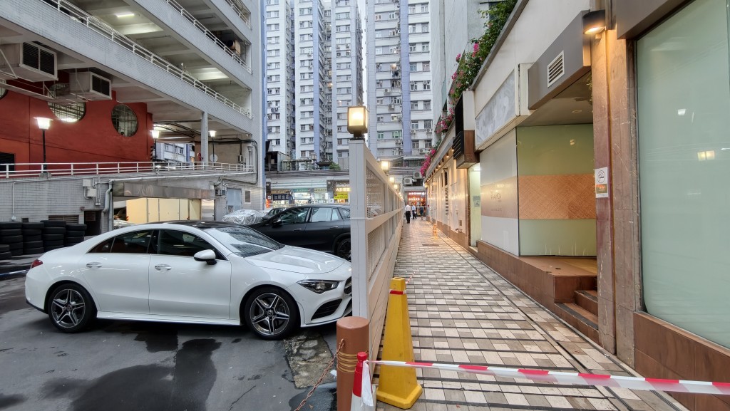 事發現場附近行人路封鎖。