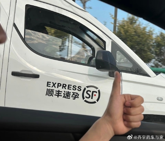 恶搞车贴的照片,在网上广传。 微博 恶搞车贴的照片,在网上广传。 微博