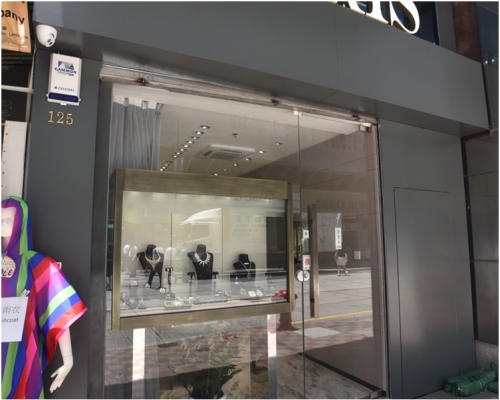 遇竊的珠寶店。