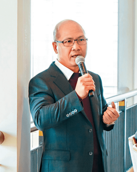 黃錦良對教育局擬容許開4班中一的中學申請開設5班的建議有保留,認為此舉勢必加劇弱勢學校的收生壓力。 黃錦良對教育局擬容許開4班中一的中學申請開設5班的建議有保留,認為此舉勢必加劇弱勢學校的收生壓力。