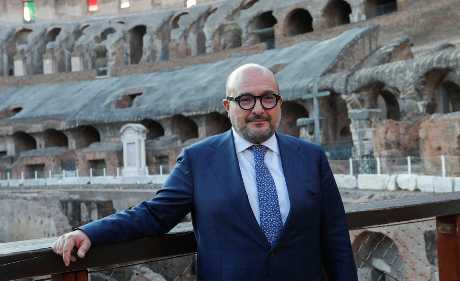 意大利文化部長桑朱利亞諾5月底在羅馬斗獸場出席一場活動。 路透社