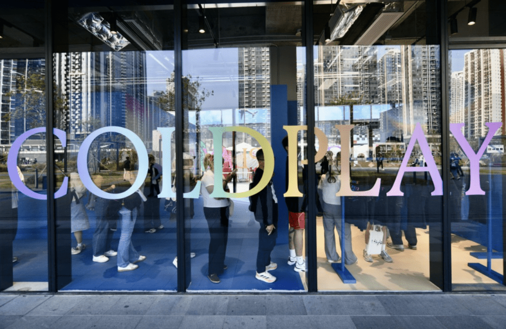 Coldplay演唱會|啟德體育園前清潔工收錢帶人進場 警拘3人涉串謀詐騙