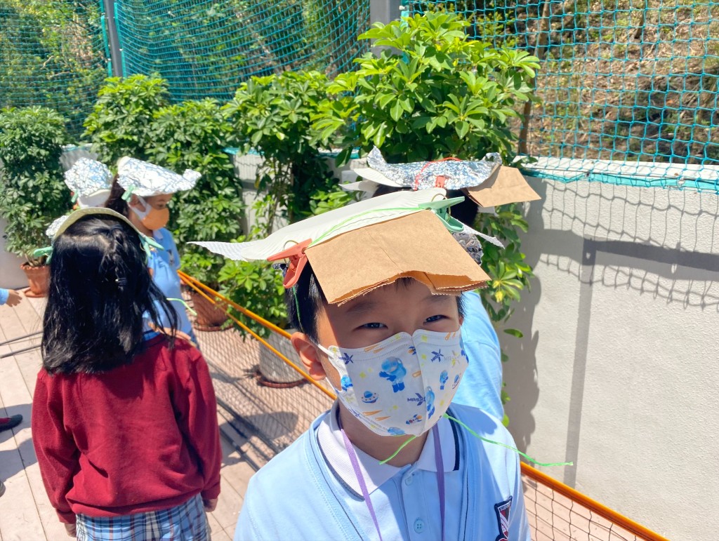 一年级学生自行设计帽子。 一年级学生自行设计帽子。