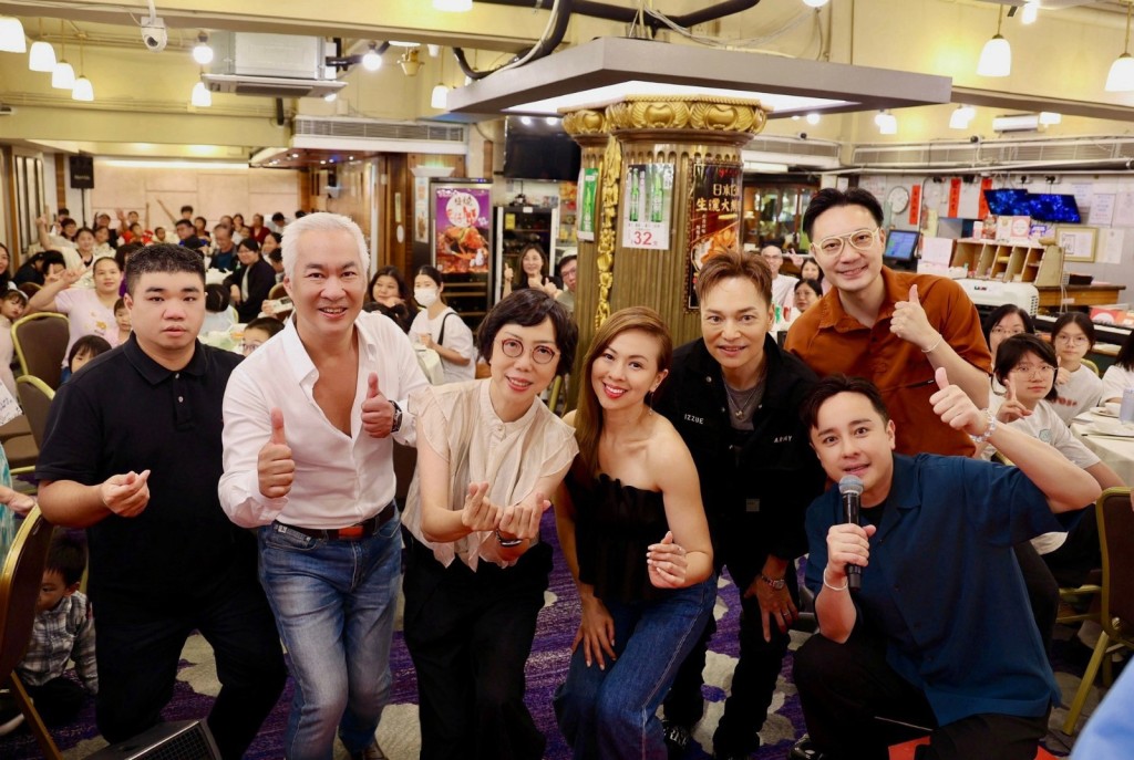  鄧永健、杜大偉、周雅韻Connie、經理人Pauline、方俊、張本立化身愛心天使出席《頌親恩慈善午宴》。