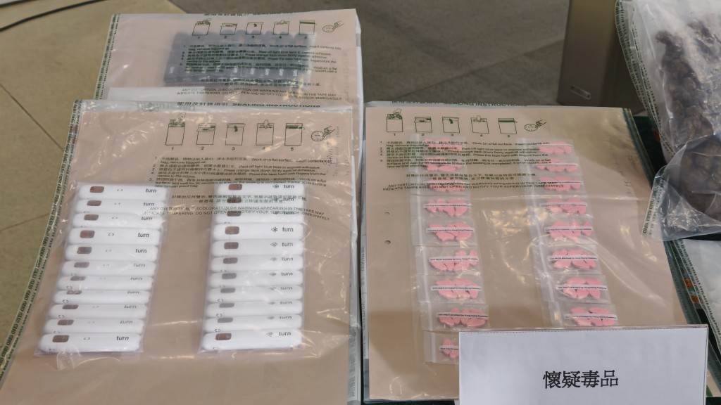 海關展示證物。黃文威攝 海關展示證物。黃文威攝