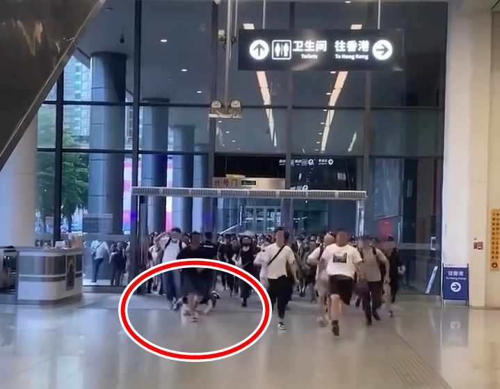 馬尾女跌倒連環睇(五)。fb「車cam L(香港群組)」截圖 馬尾女跌倒連環睇(五)。fb「車cam L(香港群組)」截圖