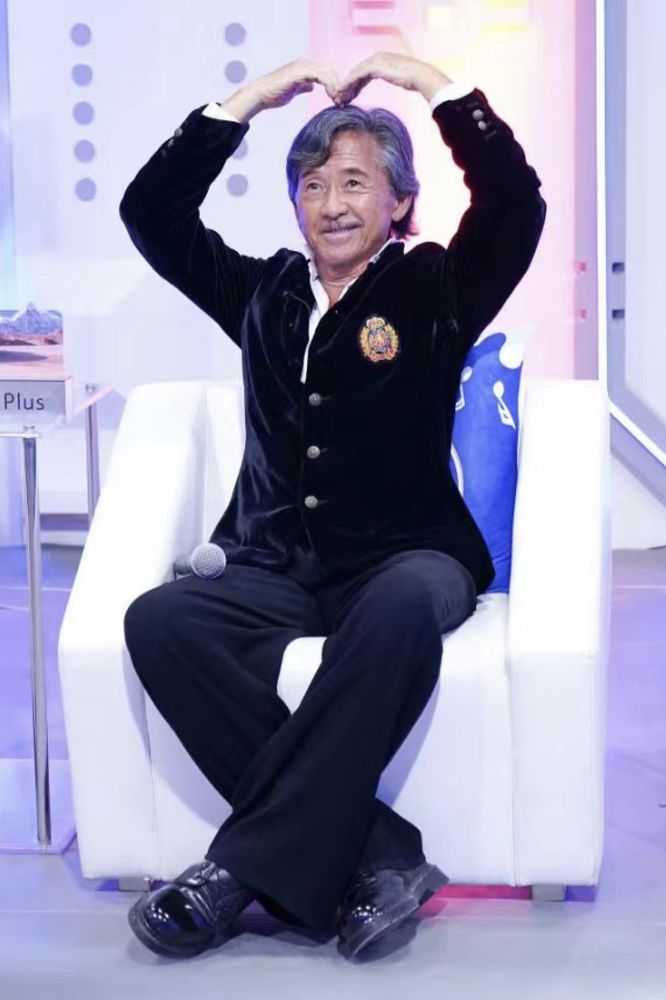 Lam為有得打波飛內地錄影。