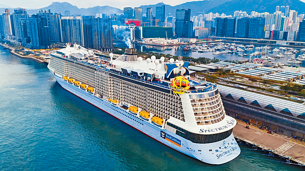 「海洋光譜號」昨日再次正式展開以香港為母港的航程。