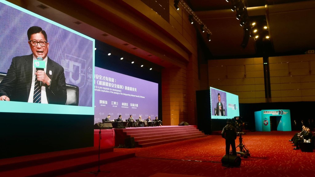 鄧炳強國安教育日馬不停蹄 出席警察學院升旗儀式 再赴講座分享23條︱Kelly Online