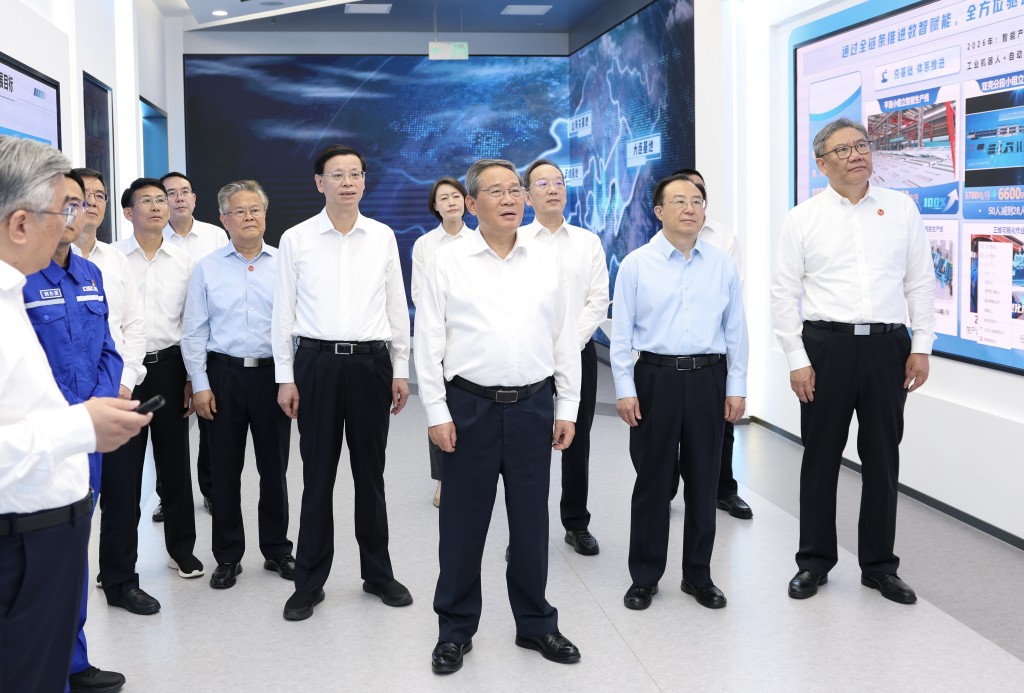 李強到訪大連船舶重工集團有限公司。 新華社