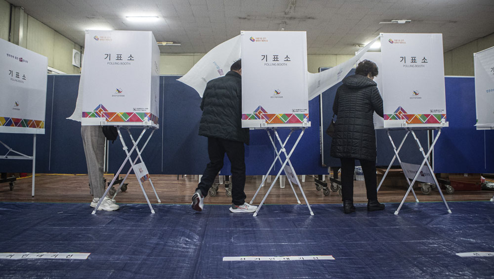 總統大選下午1時投票率已超過60%。AP圖
