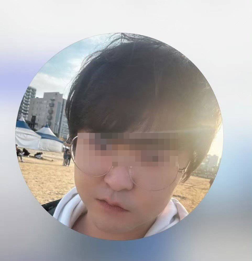 網上流傳疑兇的照片，消息指他為中國朝鮮族，在南韓有永居權身份。Ｘ@btcmos