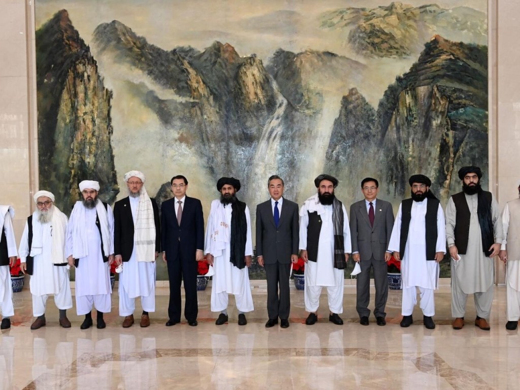 中國外長王毅曾親自接待訪華的塔利班高層訪問團。