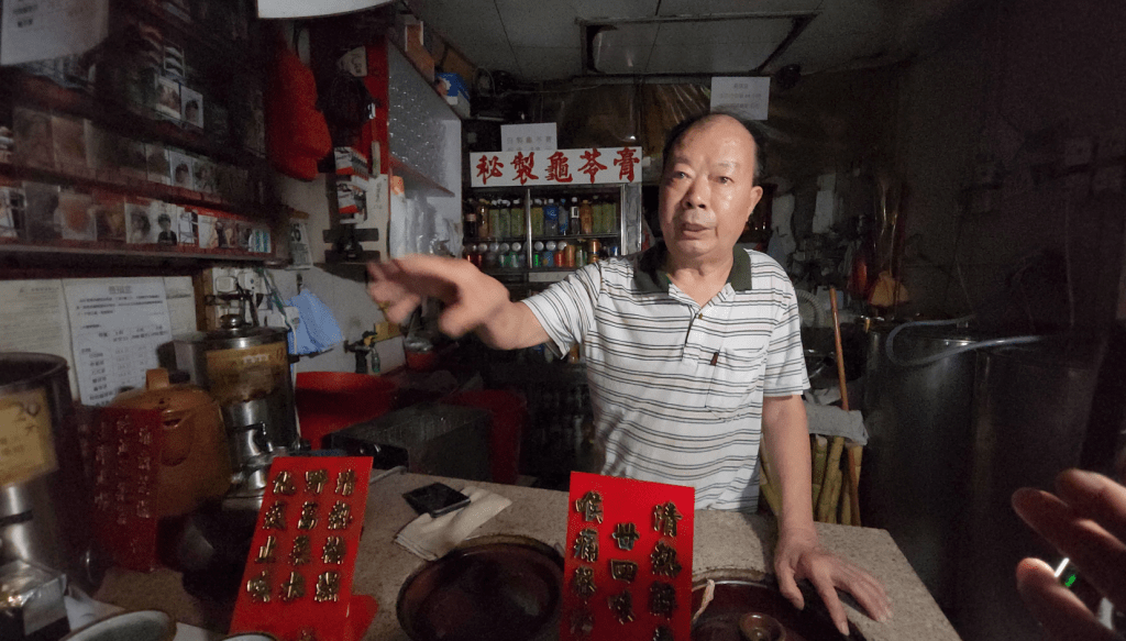涼茶舖老闆葉先生指今次停電較之前嚴重。