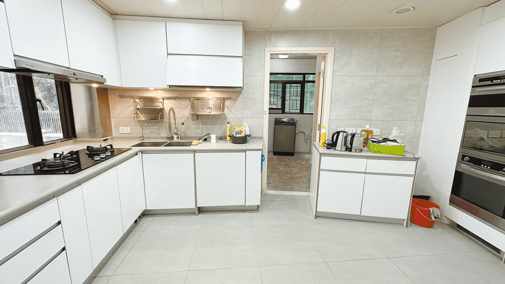 特大廚房面積寬闊，家電齊全。