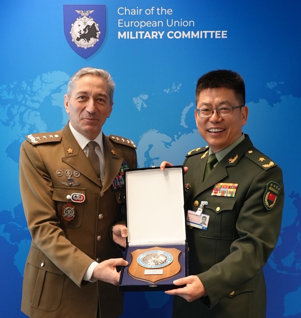 中央軍委國際軍事合作辦公室副主任郭鴻濤少將帶隊訪問歐洲，與歐盟軍事官員會談。 X@ChairmanEUMC