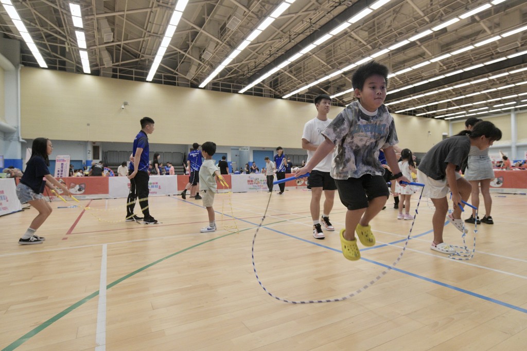 全民運動日︱小朋友跳繩。