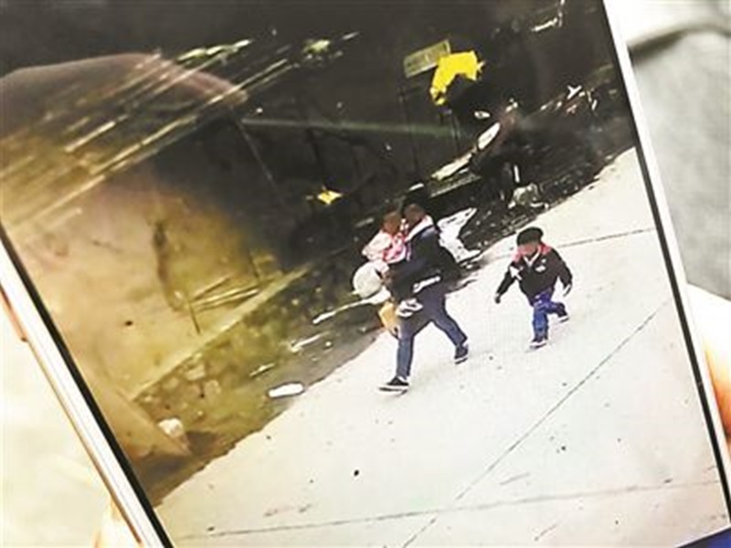 閉路電視拍下戴女和兒女最后的影像。網圖