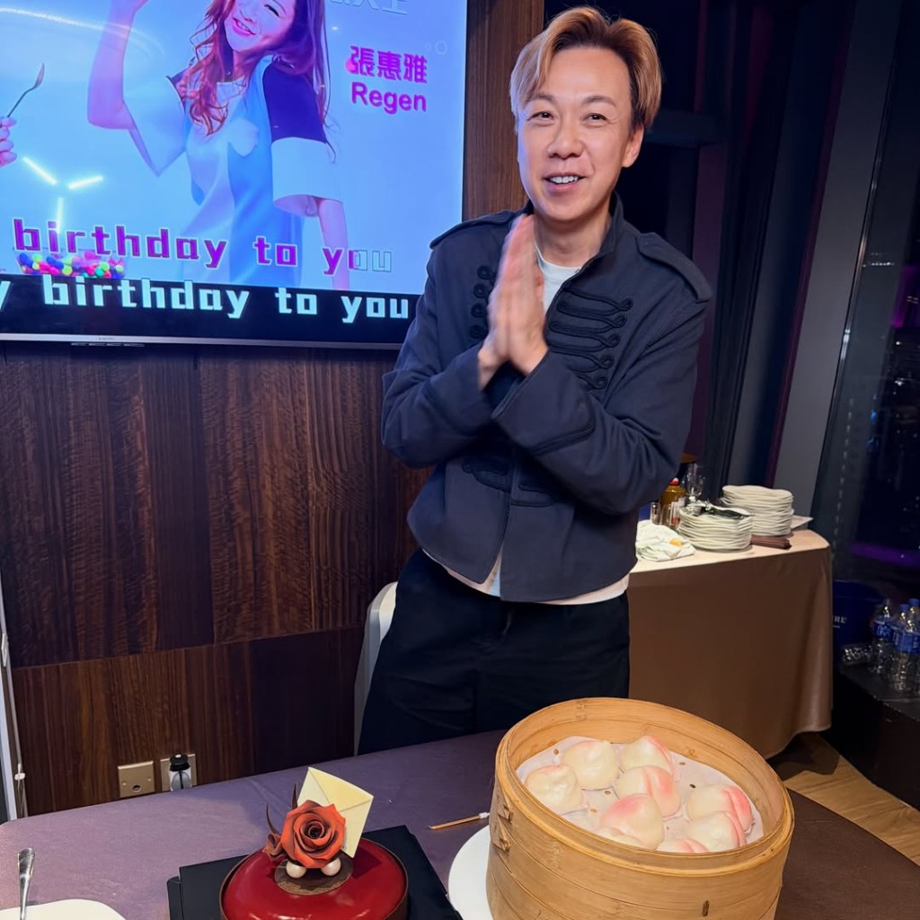 鄭紹康對於那對男女在他的生日派對上「抄牌」而且沒有知會他，感到相當不滿。