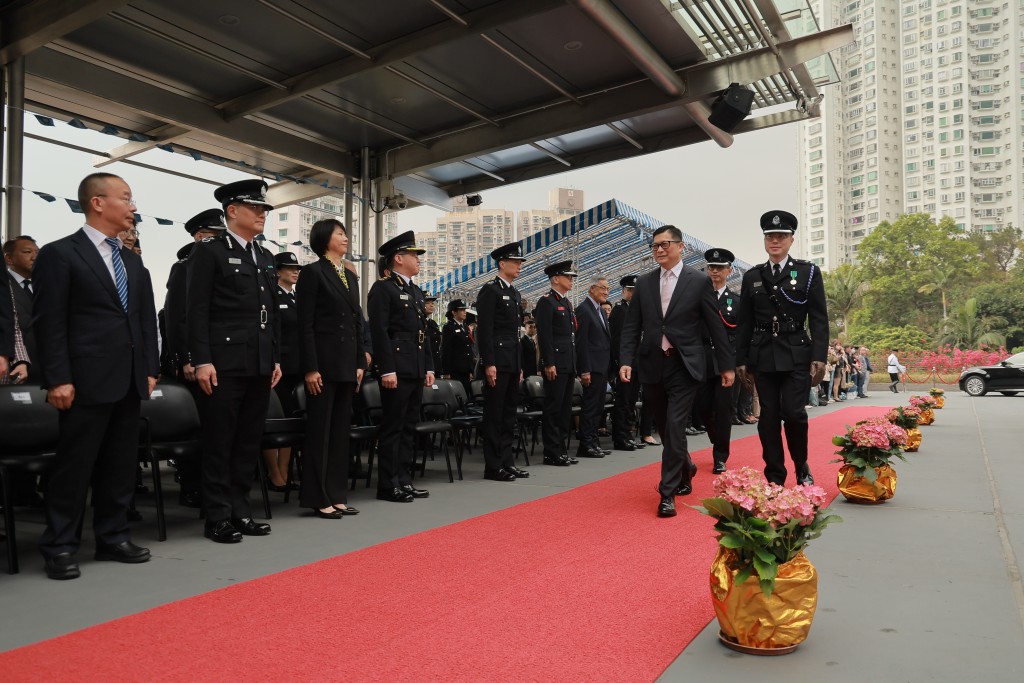 保安局局长邓炳强任检阅官。