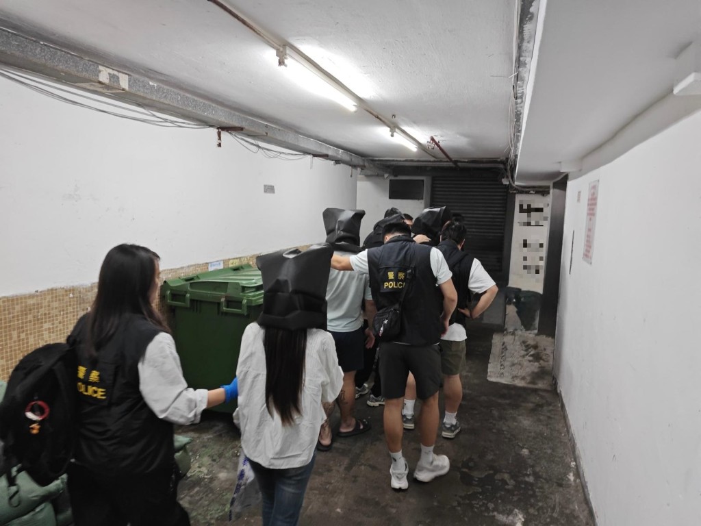 警方共拘捕7名男女。 警方共拘捕7名男女。
